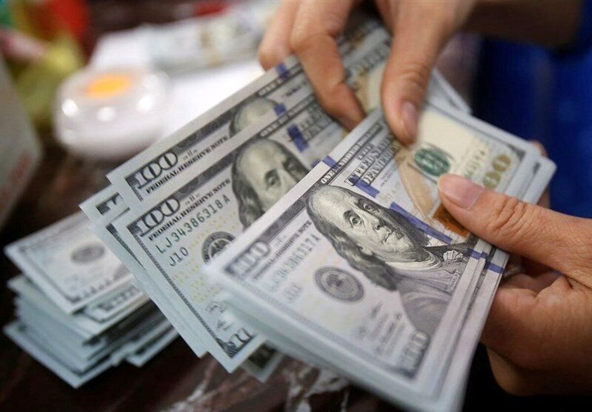 بازار ارز و سکه تحت تاثیر تحریم هاست؛ عوض کردن افراد چیزی را تغییر نمی‌دهد.
