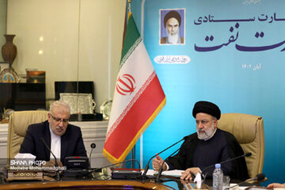 رئیسی به دنبال پایان دادن به خبر استعفا و خانه نشینی وزیر نفت؟ /رئیسی سرزده راهی وزارت نفت شد