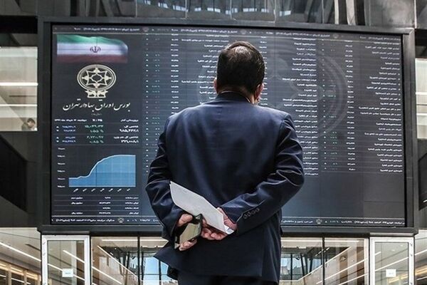 قرمزپوشی بورس در اولین روز هفته