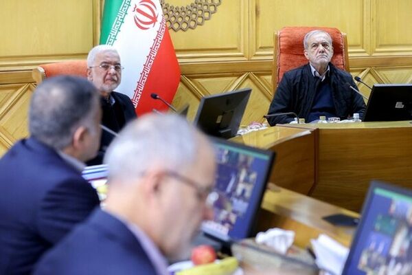 پزشکیان: از شرایط سخت تامین برق و گاز عبور کردیم
