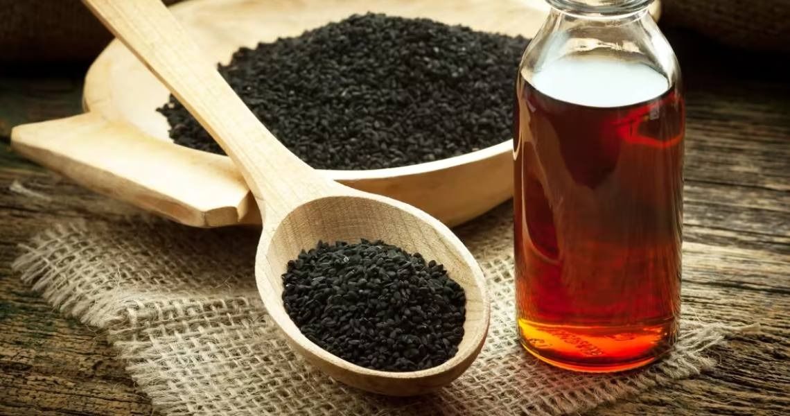 خواص درمانی و کاربردهای روغن سیاهدانه در درمان بیماری ‌ها و مراقبت از پوست و مو