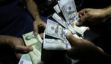 نگاهی به روند بازار ارز در ۱۴۰۳؛ قیمت دلار چه مسیری را طی کرد؟