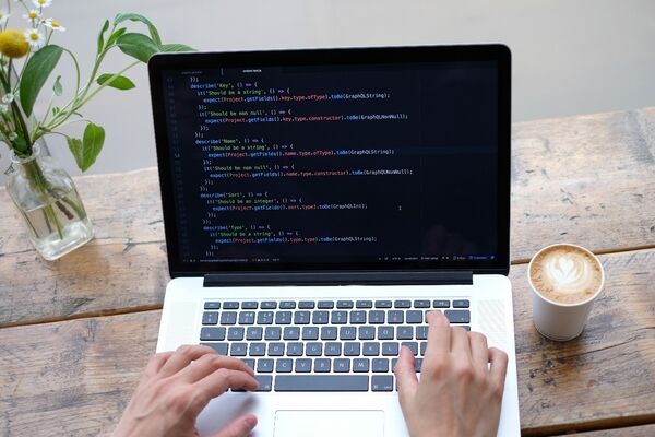 بهترین یو پی اس برای کامپیوتر و لپ تاپ چیست؟