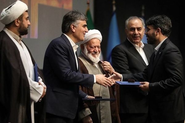 ماجرای انحلال بانک آینده؛ سرنوشت علی انصاری و پروژه ایران مال چه می شود؟