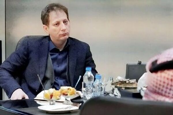 روزنامه شرق: بابک زنجانی وابسته به یک جریان قدرتمند اقتصادی سیاسی است