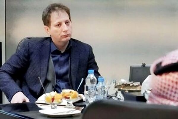 روزنامه شرق: بابک زنجانی وابسته به یک جریان قدرتمند اقتصادی سیاسی است