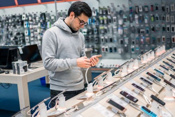 قیمت روز گوشی سامسونگ، آیفون و شیائومی؛ ارزان ترین مدل بازار چند؟