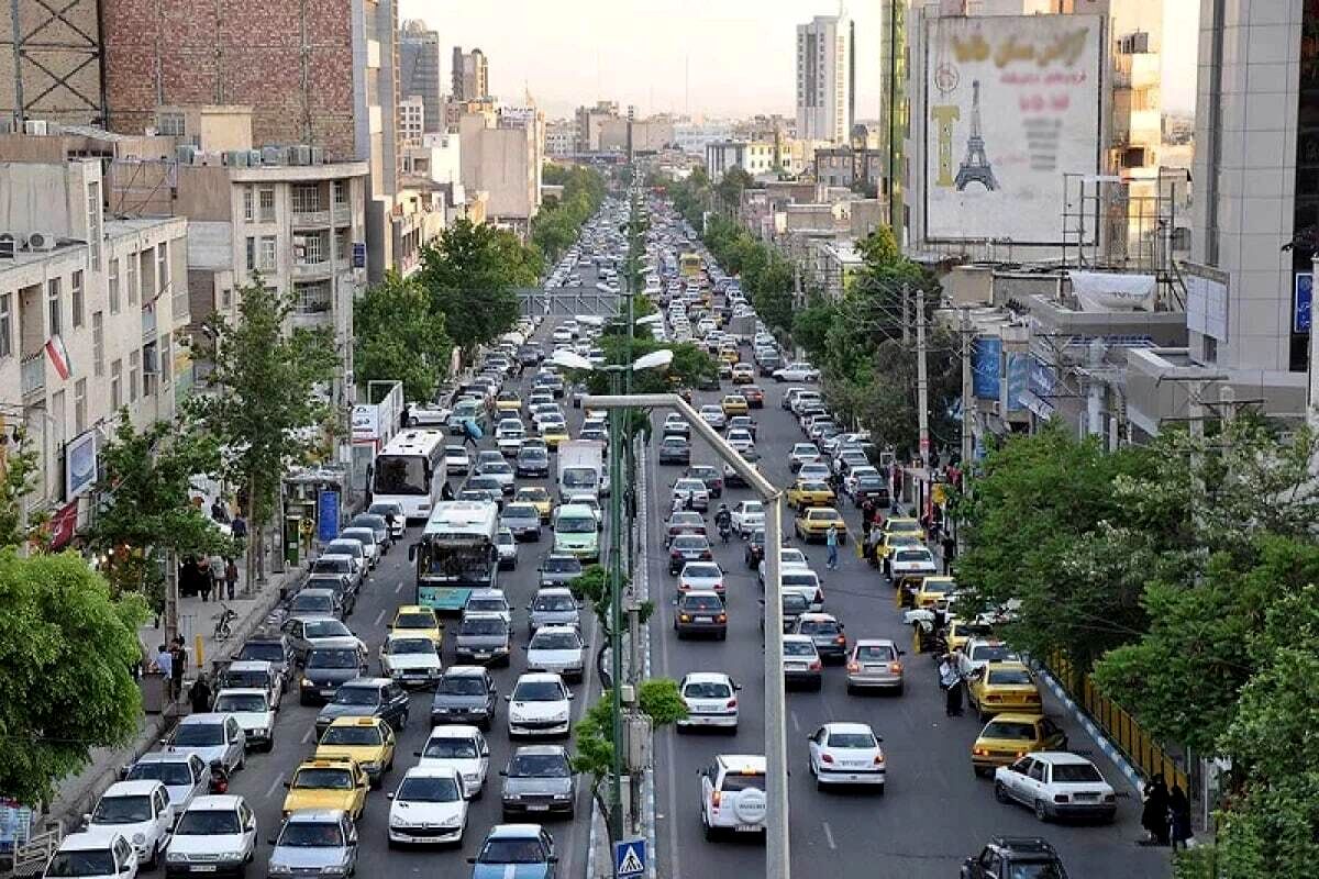 این خیابان معروف تهران به نام قائد شهید خامنه‌ای شد