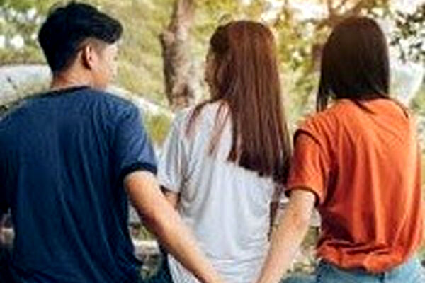 رابطه اموفیلیا با خیانت؛ اگر خیلی زود عاشق می‌شوید فردی خیانت‌کار هستید؟