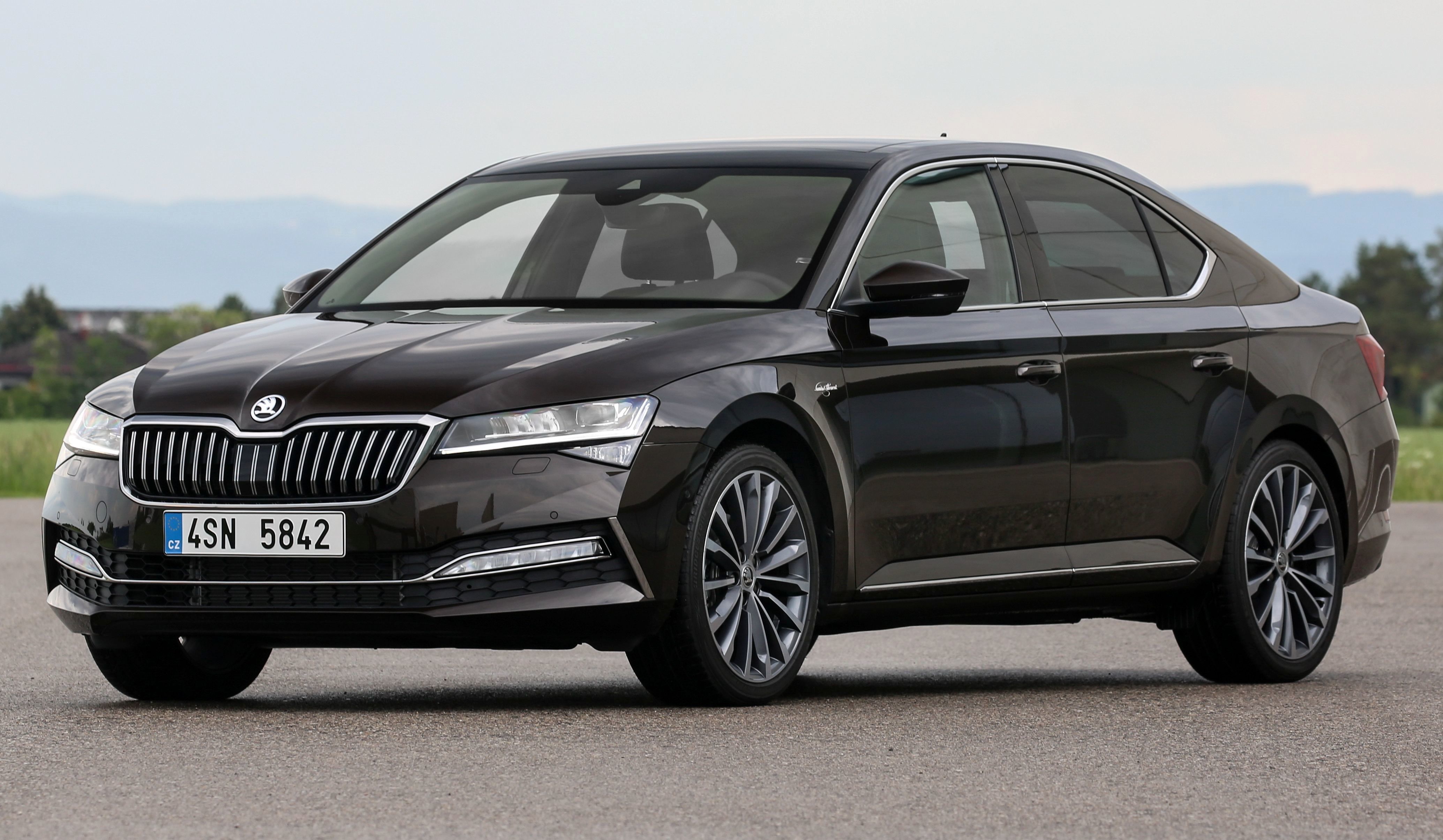 Skoda Superb 1.4 TSI iV SportLine DSG 2020 - Specs, Review & Tests