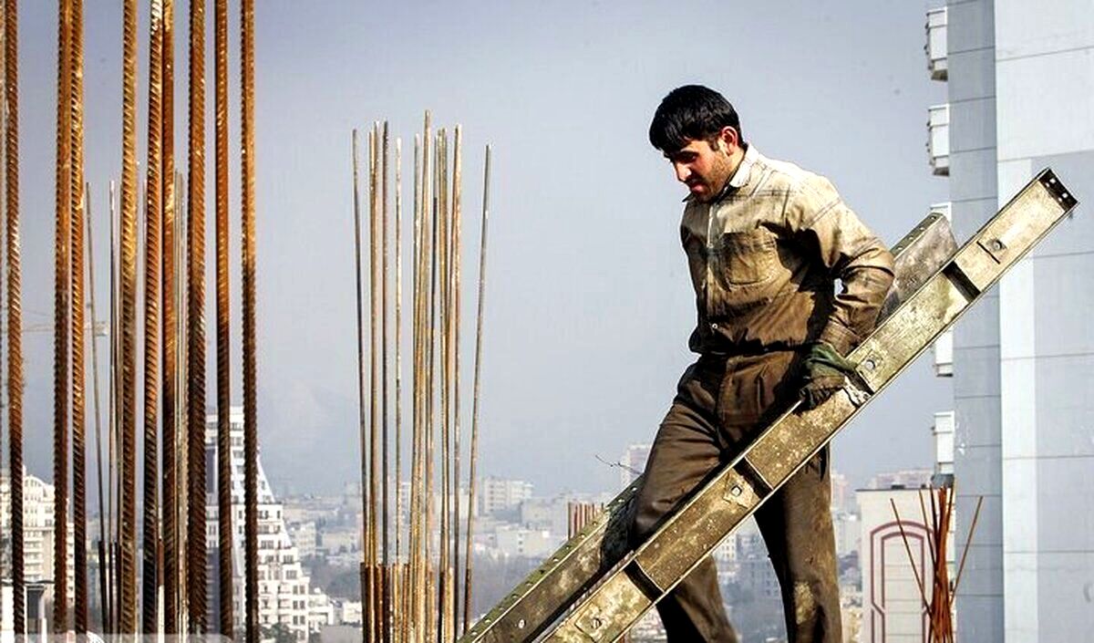 دستمزد کارگران دوباره آب رفت