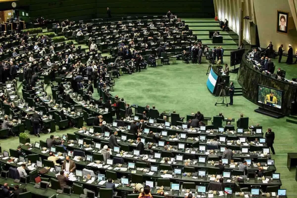چراغ سبز مجلس به لایحه دولت برای تغییر ساعت کاری