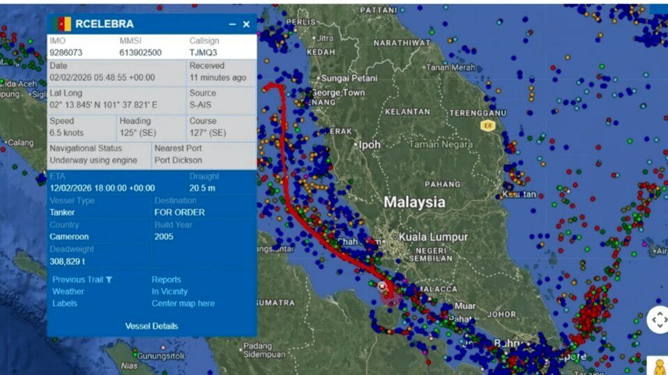 ۲ نفتکش توقیف شده در آب‌های مالزی آزاد شدند