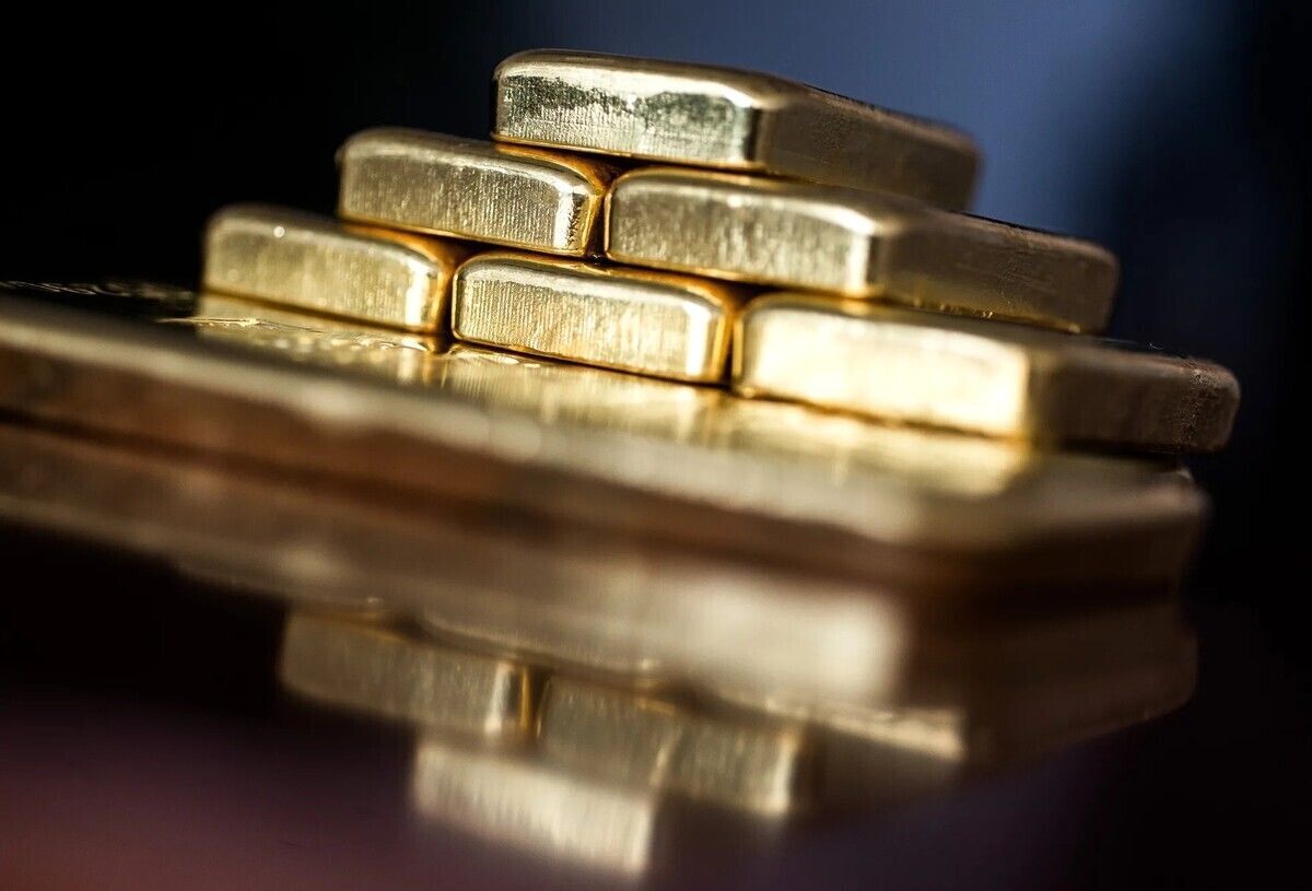نزول طلا با تقویت دلار و کاهش تنش‌ها؛ آیا بازار دارایی امن از تب و تاب افتاد؟