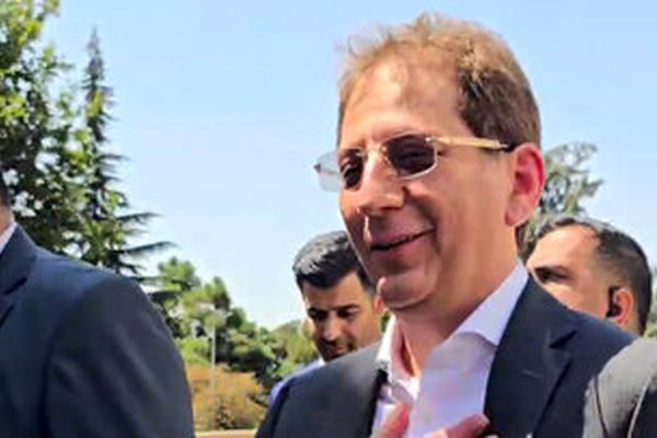 روزنامه شرق: بابک زنجانی وابسته به یک جریان قدرتمند اقتصادی سیاسی است