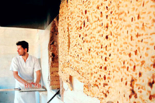 روزنامه کیهان ادامه روش شکست خورده دولت سیزدهم برای نان را پیشنهاد داد