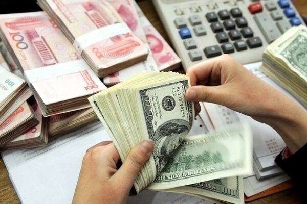 یورو ارزان‌ شد؛ دلار ثابت ماند