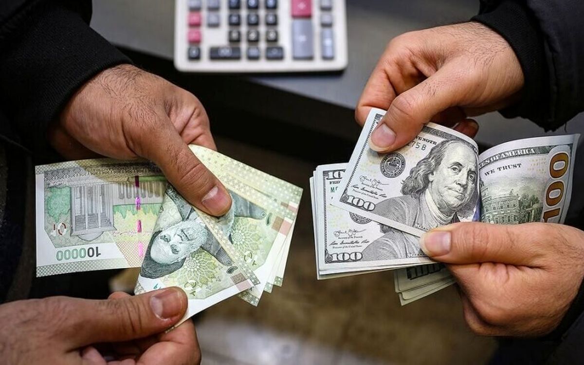 شرایط منطقه دلار را گران کرد؛ نرخ بازار آزاد ارتباطی به دولت ندارد
