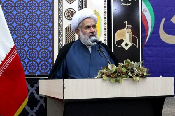در سال ۱۴۰۰ تولید بنزین بیش از مصرف بود، اما هم اینک بنزین وارد می‌کنیم
