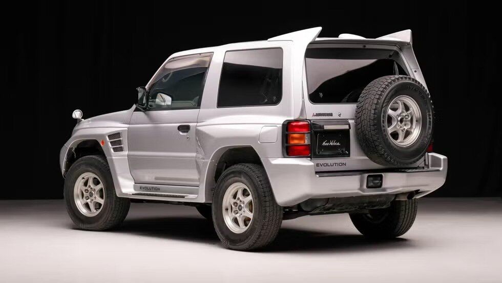 میتسوبیشی پاجرو با قدرت و طراحی استثنایی، به حراجی می‌رود /عکس