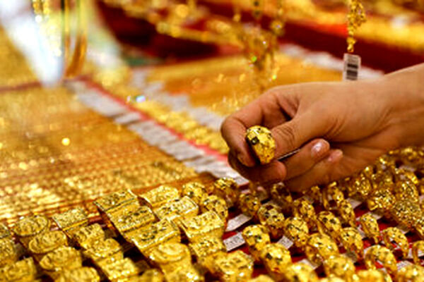 طلا بخریم یا دلار؟