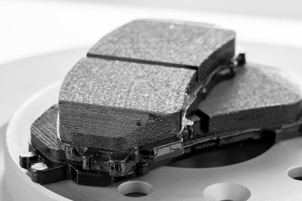 قیمت لنت ترمز در سال 1404 چه تغییری می‌کند؟ پیش بینی قیمت لنت در سال جدید