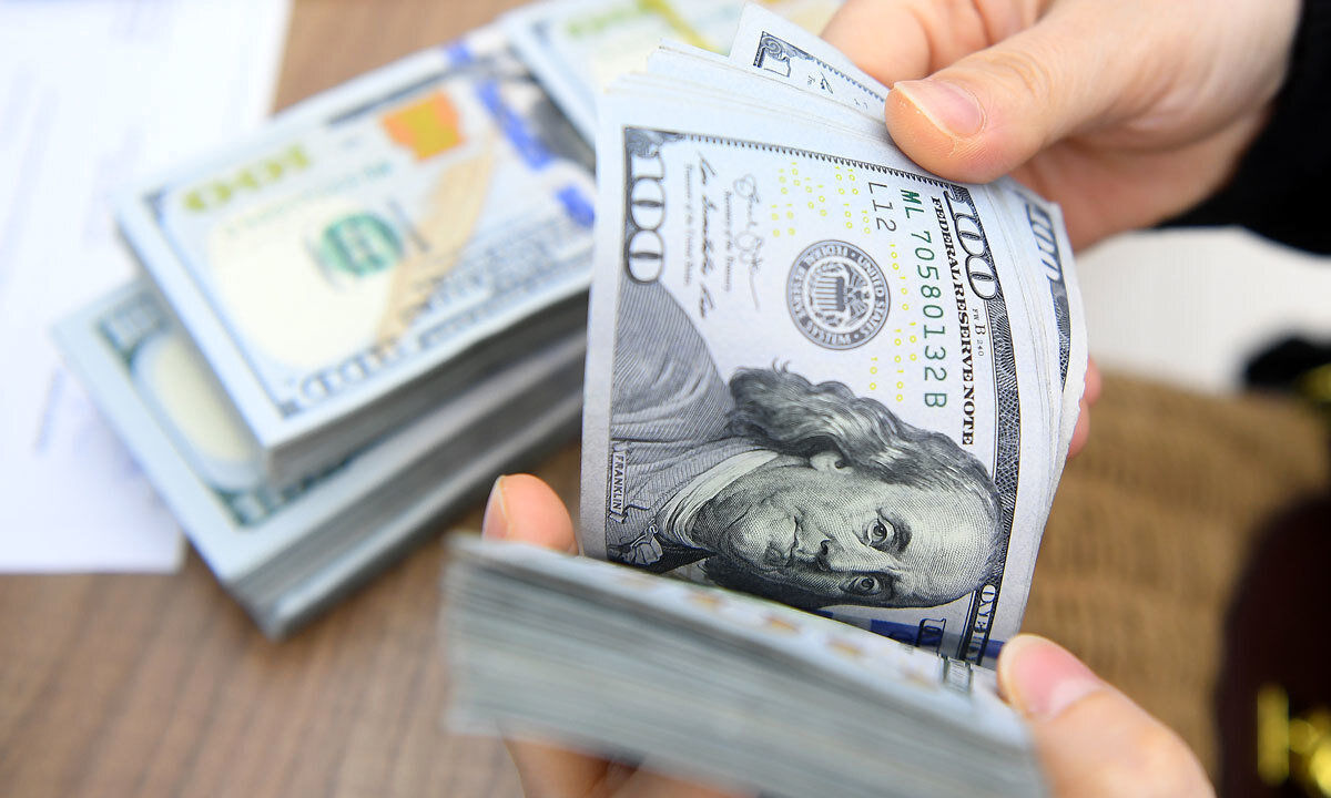 پیش‌بینی بانک مرکزی از قیمت دلار در ماه‌های آینده/ قیمت دلار نزولی می شود؟