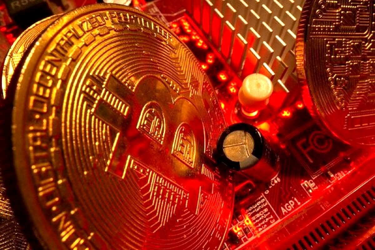 عبور بیت کوین از مرز ۱۰۵ هزار دلار

