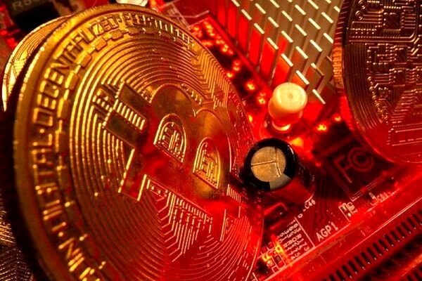 عبور بیت کوین از مرز ۱۰۵ هزار دلار

