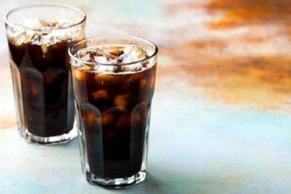 دیگر نوشابه‌های سیاه را نخورید/ خطر جدی کولاها برای بدن