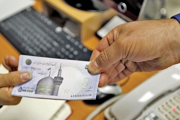 جزئیات افزایش حقوق کارمندان و بازنشستگان در سال ۱۴۰۴
