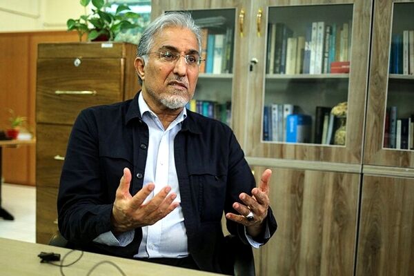 راغفر: دلار را به بالای ۱۱۰ هزار تومان می رسد/ نظام باید بین بقای خودش و بقای مافیاها یکی را انتخاب کند
