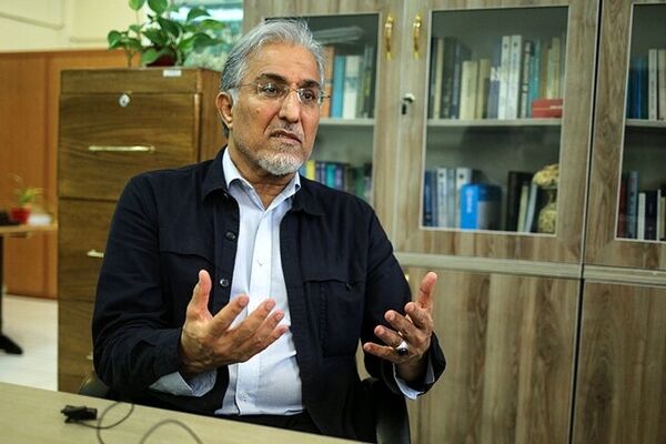راغفر: دلار را به بالای ۱۱۰ هزار تومان می رسد/ نظام باید بین بقای خودش و بقای مافیاها یکی را انتخاب کند
