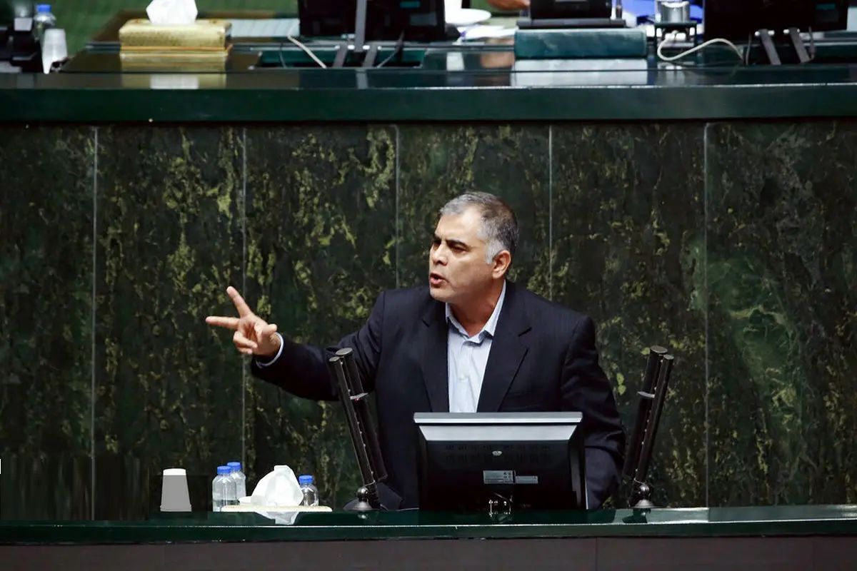 وزیر نفت: روشن شدن وضع قاچاق سوخت یک مطالبه عمومی است
