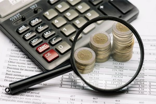 علت ۱۰ برابر بودن عیدی کارگران نسبت به کارمندان چیست؟