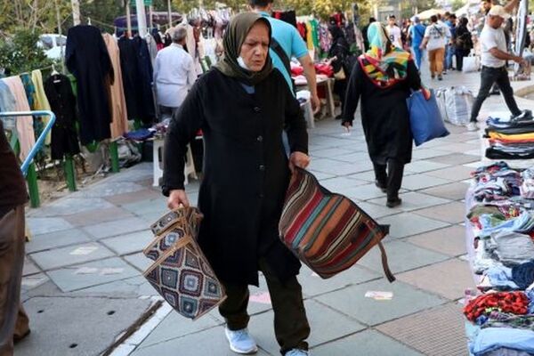 زنان اولین قربانیان شوک‌های اقتصادی پی‌در‌پی/ میلیون ها زن سرپرست فاقد پوشش بیمه