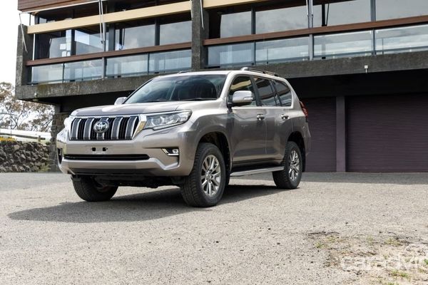 مقایسه قیمت پرادو در ایران و دبی/ عکس