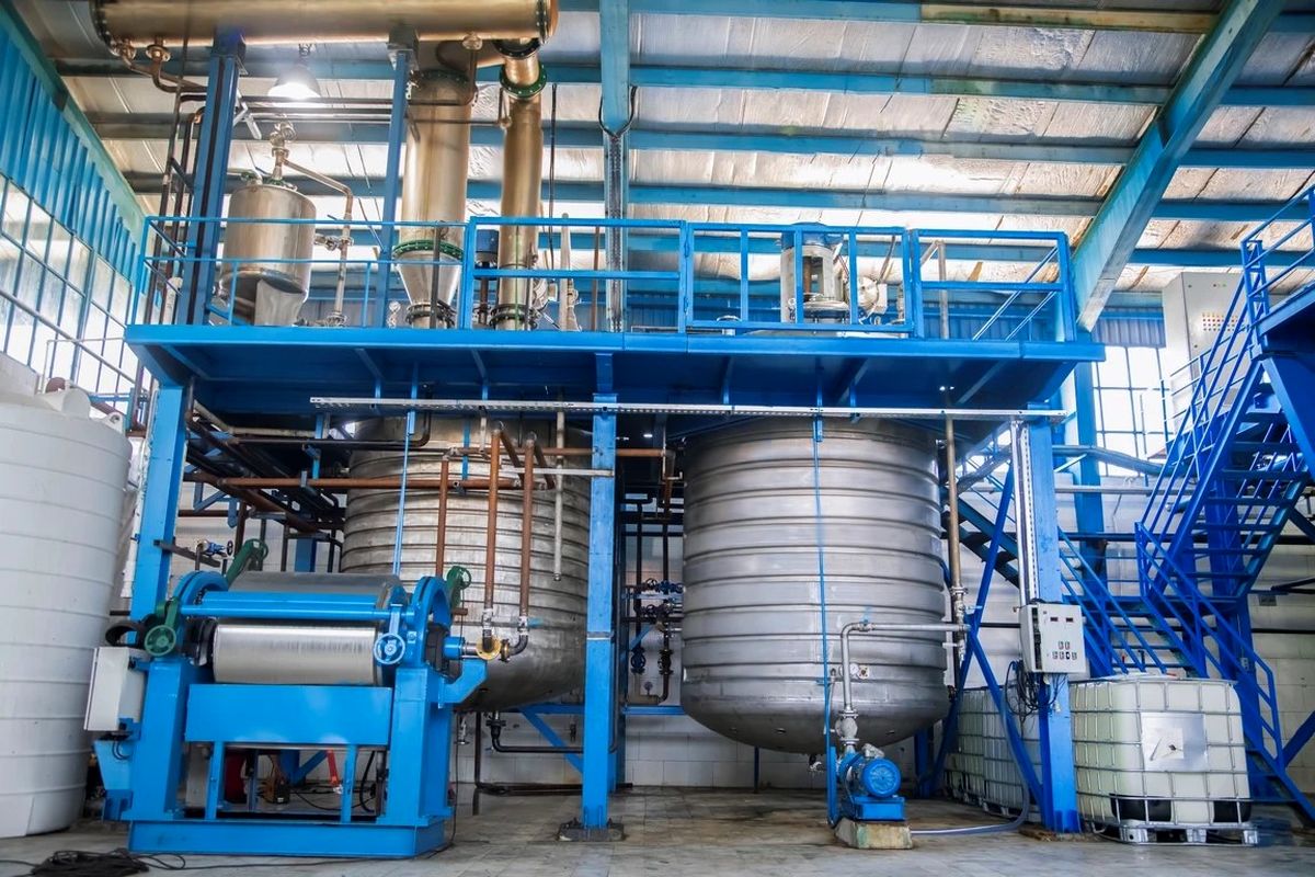 پدیدآورندگان جم؛ رهبر نوآور بازار مواد اولیه و بسته بندی های صنعتی در ایران