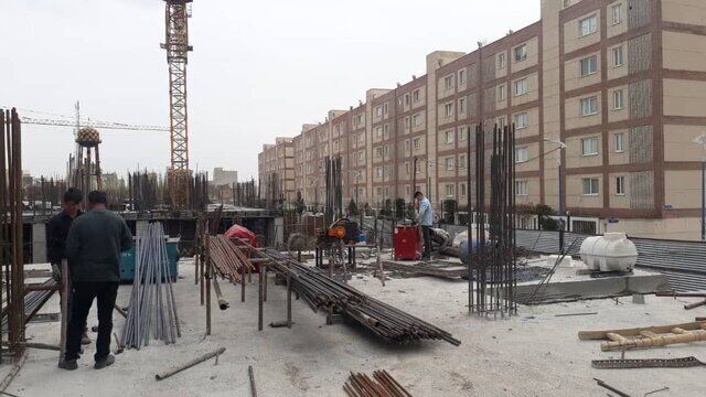 براساس اطلاعات وزارت راه، حدود ۳۰۰ هزار واحد مسکن از سوی دولت در حال ساخت است