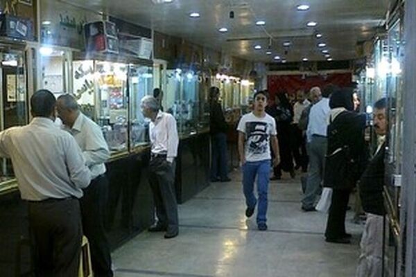 ورود موج جدید قیمتی به بازار طلا و ارز/ دلار و طلا کانال عوض کردند؛ ریسک خرید ربع‌سکه بالا رفت
